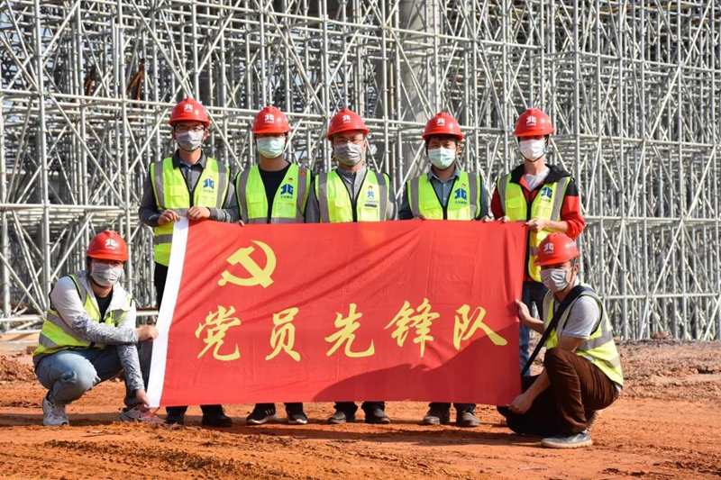 疫情期間，項(xiàng)目黨員領(lǐng)導(dǎo)靠前指揮推進(jìn)復(fù)工復(fù)產(chǎn).jpg
